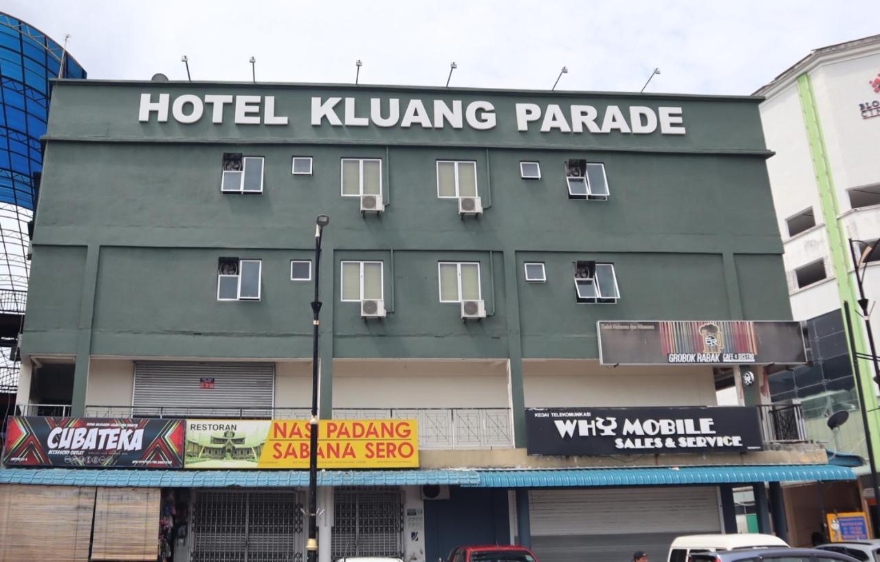 Room V At Kluang Parade Near Bus Stop Kluang Esterno foto